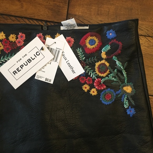 Faux Leather skirt + Embroidery details NWT - Picture 3 of 4